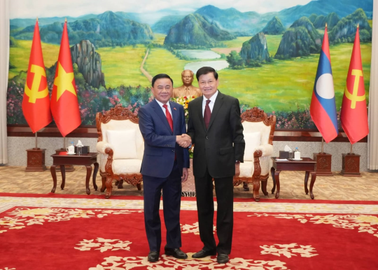 Lao Party Chief Meets Senior Vietnamese Party Official During Official Visit